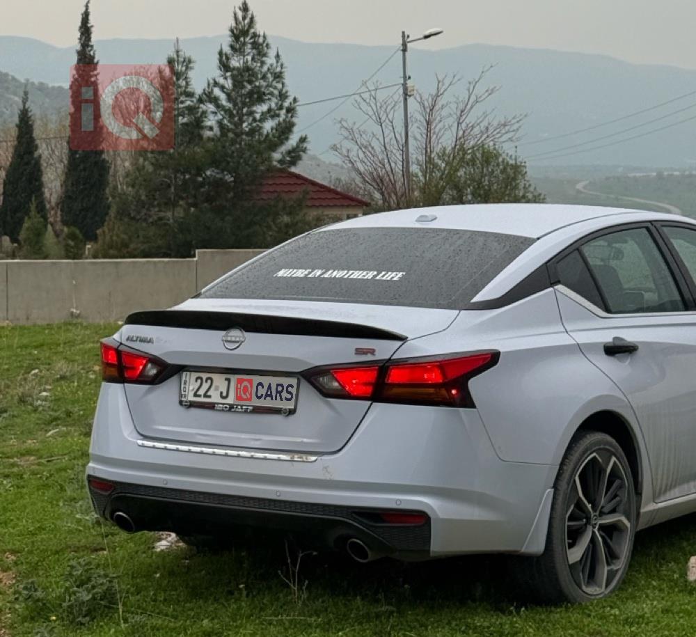 نيسان ألتيما